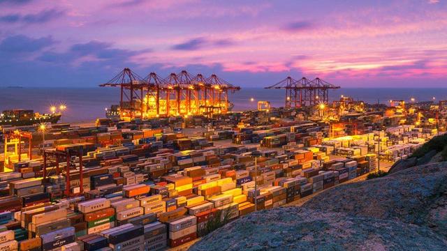 新加坡着急了？我国斥资700亿打造世界第一大港，吞吐量超越美国