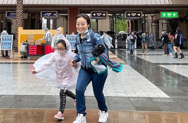 北京环球度假区开园首日，那些奔向“热爱”的游客们