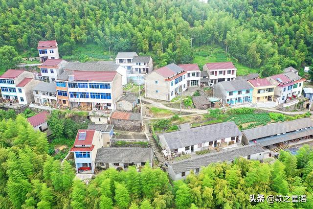 偏僻山村郑堂岗，郑永年用扁担挑着行李，进入了北京大学