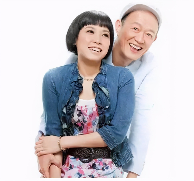 “老牛吃嫩草”的5位男星，在当爷爷的年纪当了爹，辛苦又幸福