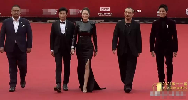 红毯上常被说气场很强的5大女星，不仅脸蛋好还是行走的衣架子