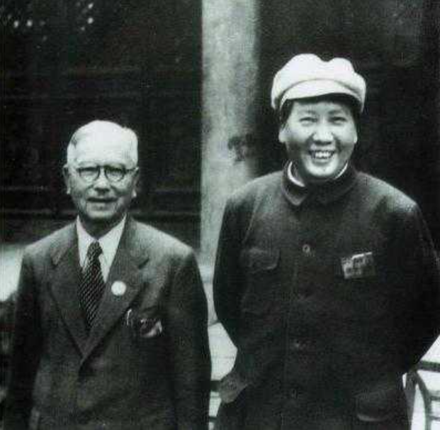 1940年，陈嘉庚去延安，毛主席一荤两素招待，不久他送来两辆汽车