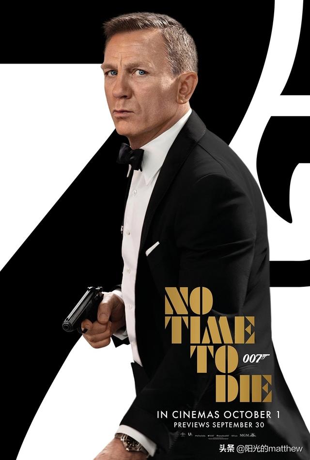 艾玛拉杜卡努出席《007：无暇赴死》首映式银色礼服简约不失优雅