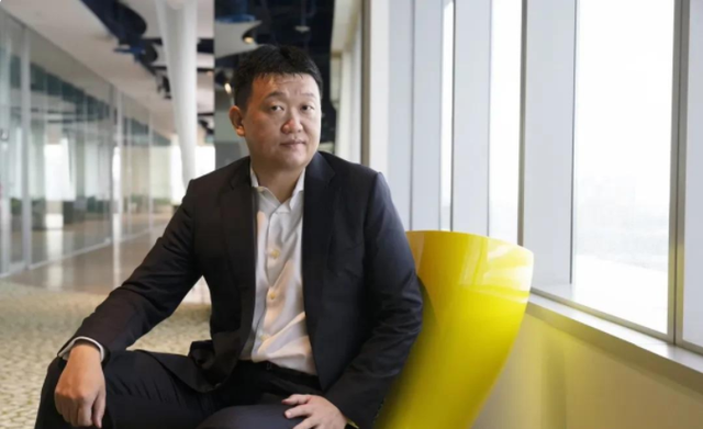 海底捞老板失去新加坡首富头衔，新面孔竟曾击败阿里，让陈欧吃瘪