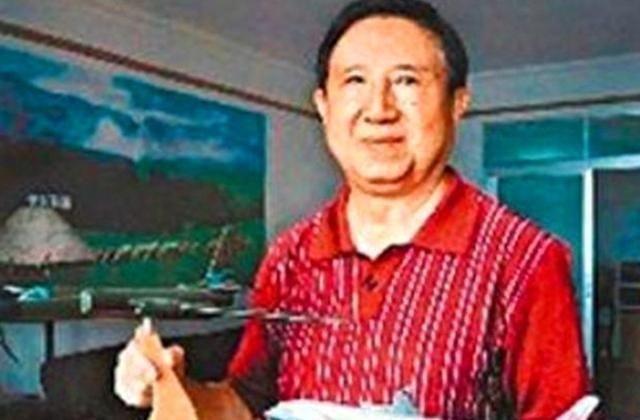 台湾飞行员劫机投奔大陆，到达广州后高呼：我要求回祖国定居