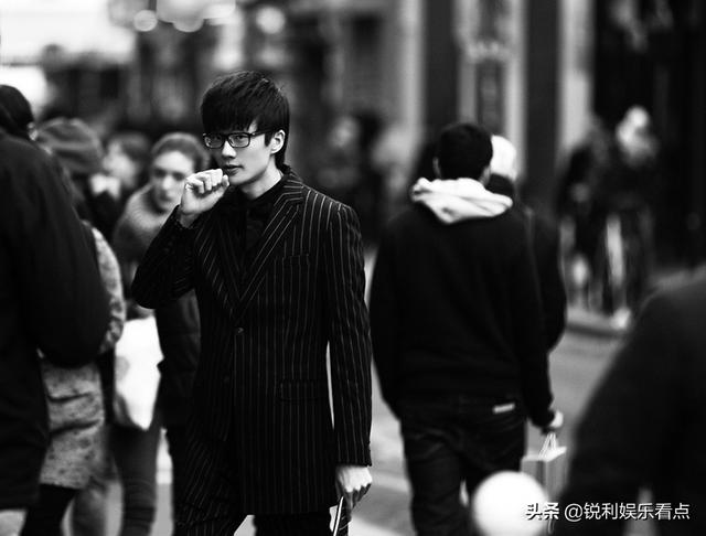 许嵩一年收入是多少？