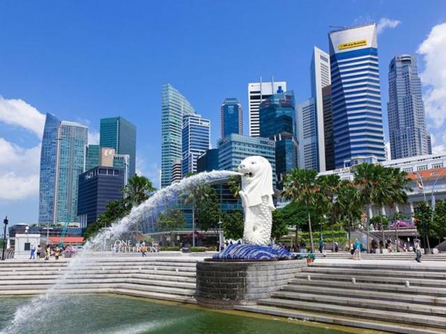 新加坡单日新增新冠病例创纪录，“与新冠共处”后被迫收紧防疫措施