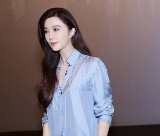范冰冰被偶遇，远看美女近看却老了，落魄后已半个月没换新鞋
