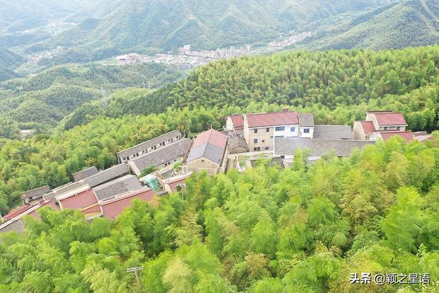 偏僻山村郑堂岗，郑永年用扁担挑着行李，进入了北京大学
