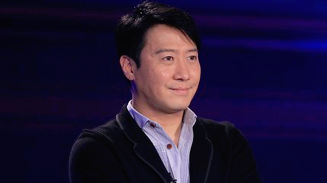 黎明被实锤已隐婚，阿Wing带着“明公主”出行游玩，钻戒格外亮眼