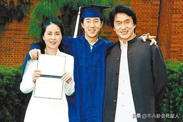 明星越来越爱国，谢霆锋退出加拿大国籍，成龙陈凯歌儿子放弃美籍