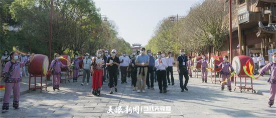 阅青山绿水，品多彩文化！外国驻华外交领事官员参访团走进铜仁村寨