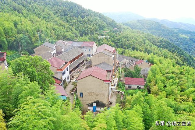 偏僻山村郑堂岗，郑永年用扁担挑着行李，进入了北京大学