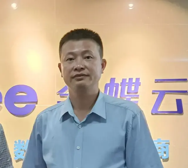 闽商 | 黄华昌：华焕奇宇知识海洋勤是岸 昌盛繁荣科技高峰智为梯