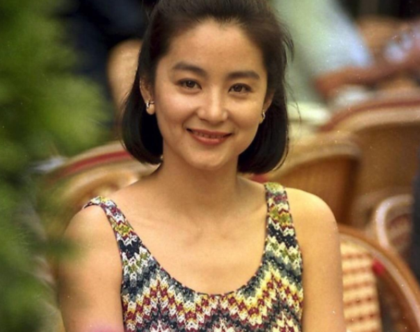 她6年生4胎没名分，她怀孕8次只为生儿子，她们拼命生子图什么？