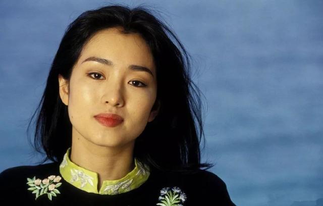 55岁巩俐正式申请退出外国籍，想改回中国籍，网友吵开了