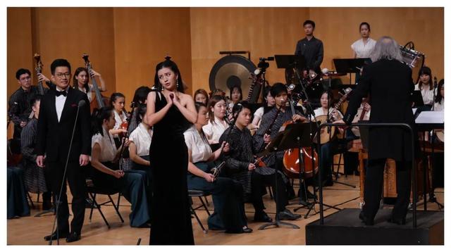 国乐团伴奏西洋歌剧唱段，他们的实验很大胆