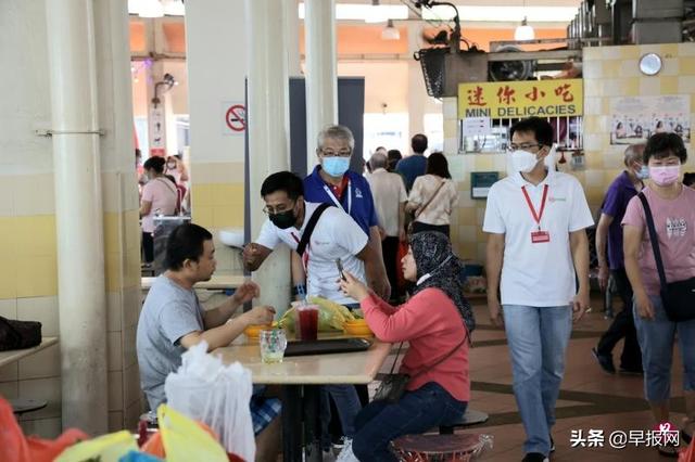 未接种不能堂食 更多新加坡食客选择打包