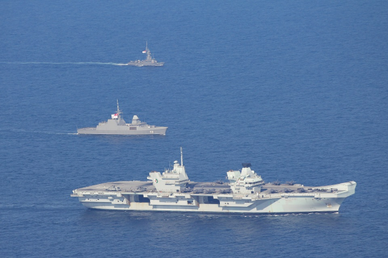 南海搞事情、穿航台湾海峡，英航母打击群“边走边秀”