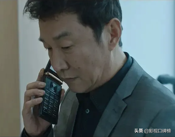 《八角亭迷雾》嚣张富商，现实中做导演赔光积蓄，如今抱得美人归