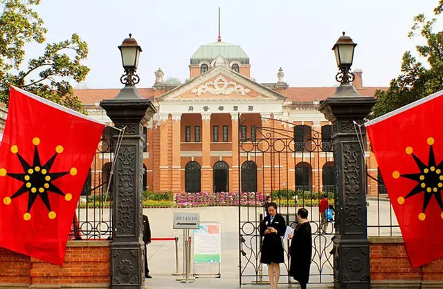 中国最大的“县城”，有1200万人挤在路上