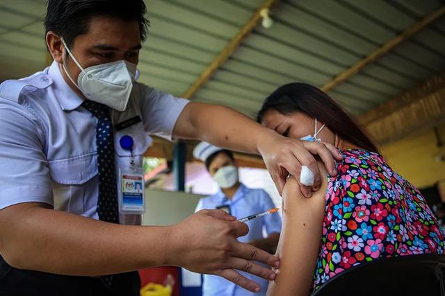 东南亚多国转向“与病毒共存”，是打算“躺平”了？