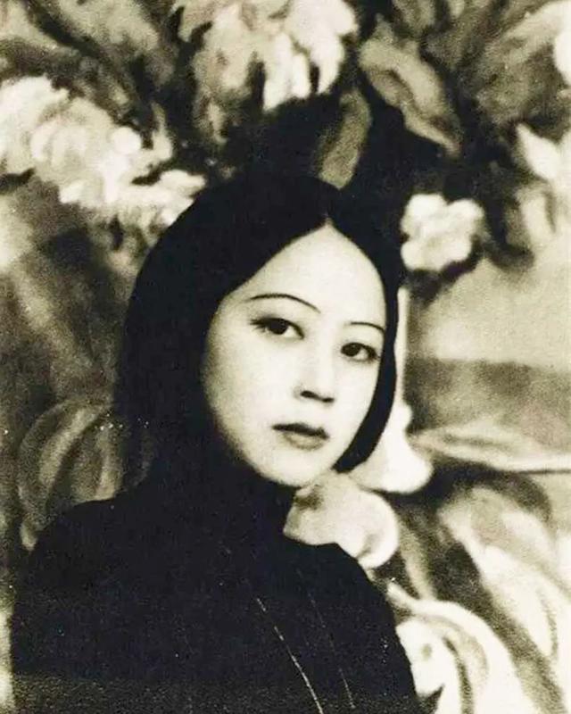 她漂泊大半辈子，从民国名媛变成南洋国宝