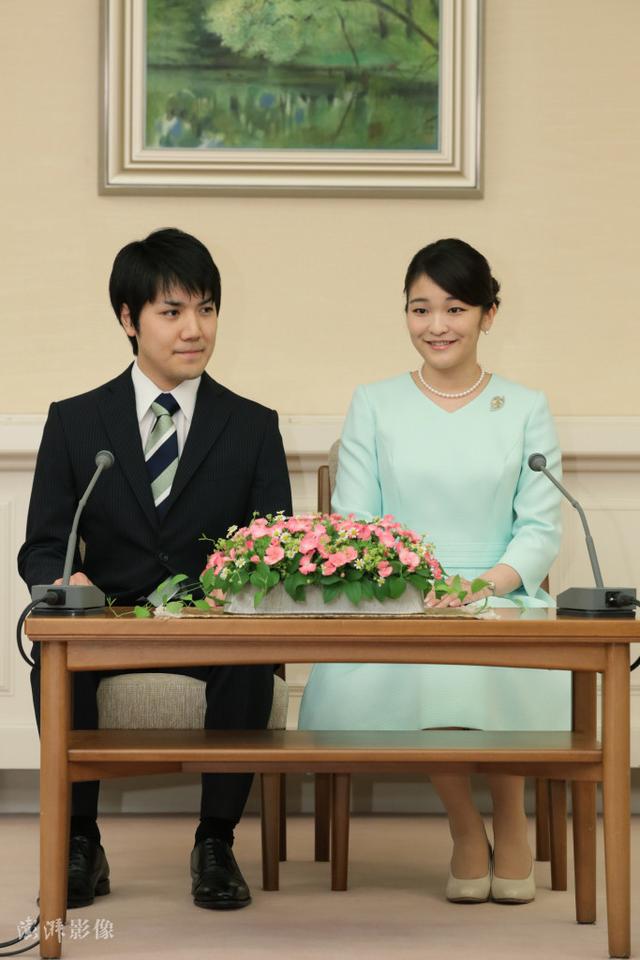 日本真子公主大婚，民众唾弃平民驸马“渣男”，活动人士：否认二人的幸福，像时钟指针被拨回封建时代
