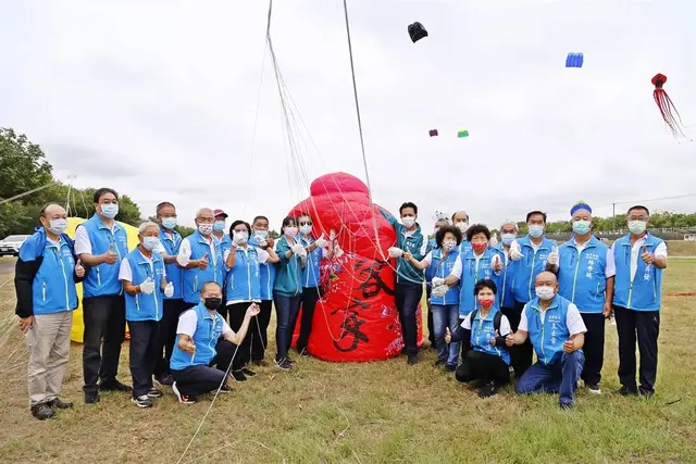 苗栗风筝文化暨客家美食节起跑《客家灯笼》风筝试飞