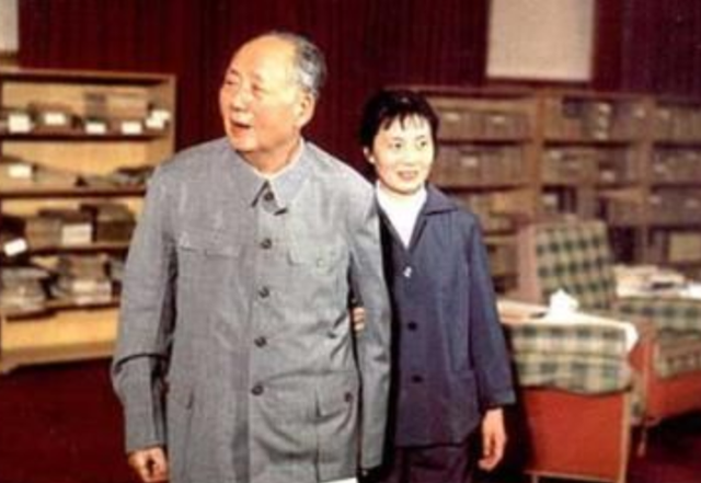 张玉凤透露毛主席最后一年：他很孤独，常偷偷哭，还不愿意见人