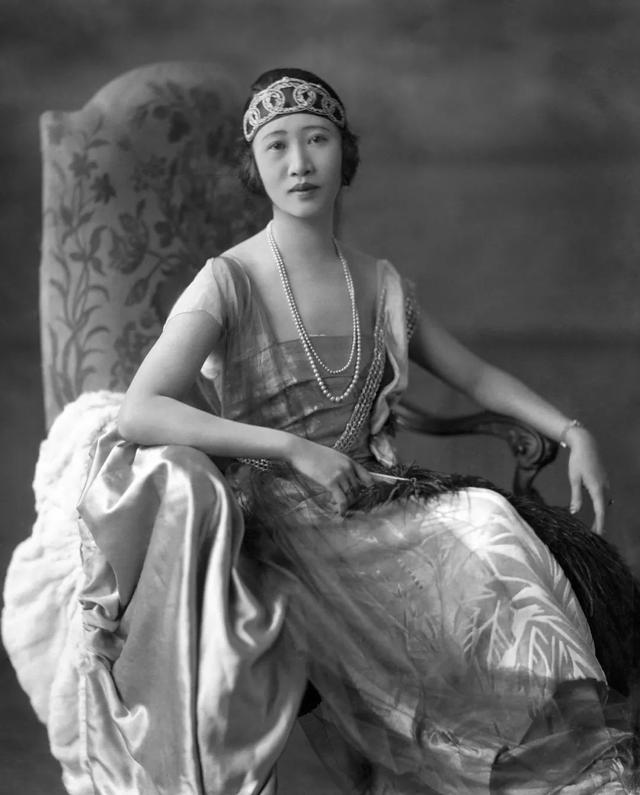 黄蕙兰：27岁嫁顾维钧，36年后惨淡离婚，死时家中挂满夫妻合影