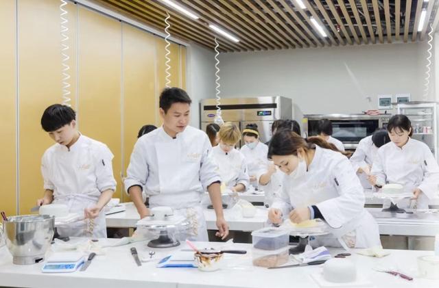 亲子周末活动新选择——深圳首家多元化烘焙学院来了