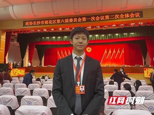 政协雨花区第六届委员会第一次会议闭幕 童方啸委员积极建言献策