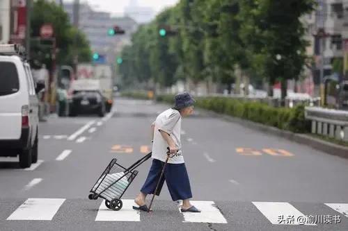 老后两代破产现象，不止发生在日本