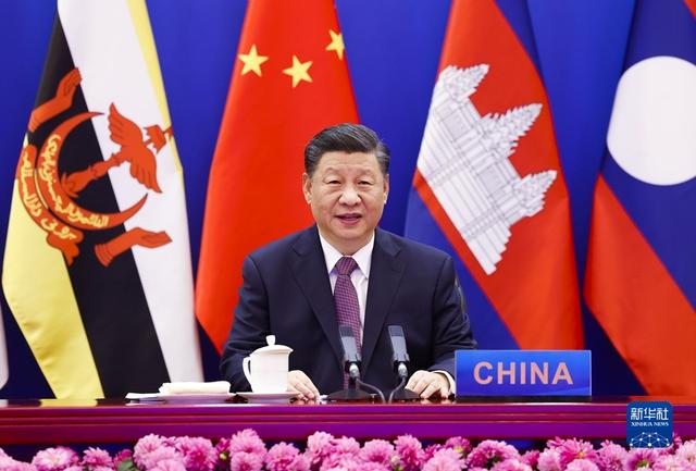 习近平出席并主持中国—东盟建立对话关系30周年纪念峰会 正式宣布建立中国东盟全面战略伙伴关系