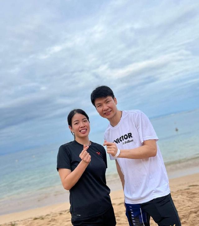 甜蜜！羽坛再传喜讯，混双组合公布恋情，感情升温从队友变成恋人