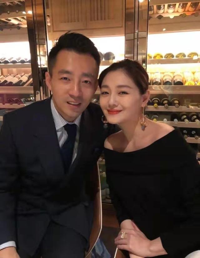 45岁的大S官宣离婚，回顾她的历届男友，真是一个比一个有钱