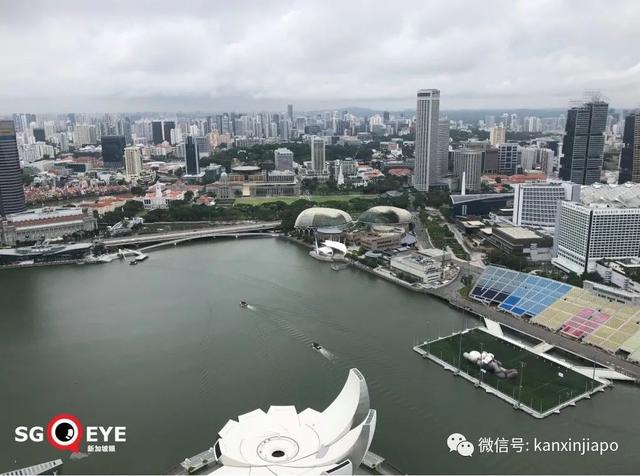 走遍全世界包括外太空的巨型充气雕塑，在新加坡还未开始展出就被喊停