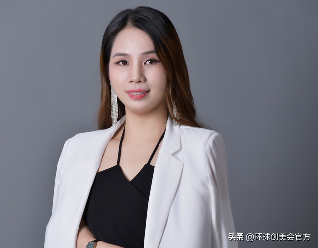 中国纹绣行业资深持久美妆师，梵色创美集团纹绣讲师胡彩莲女士