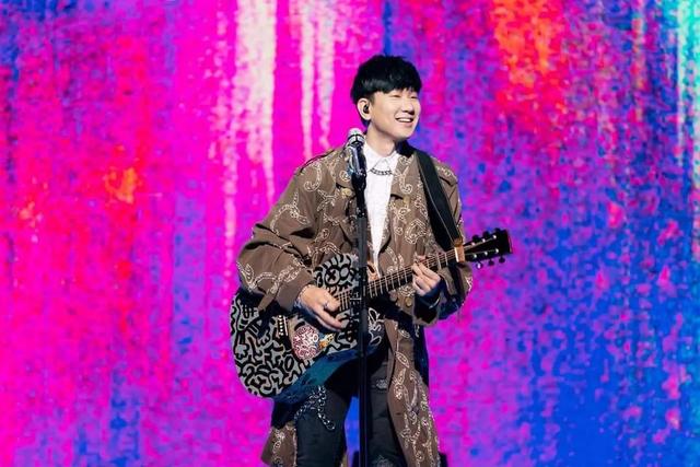 新加坡歌手林俊杰时隔两年再开线下演唱会，歌迷直呼太爽啦