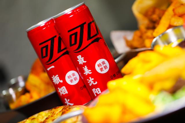 因为爱喝可口可乐，沈阳小伙开了个餐厅叫可乐大叔，还挺火