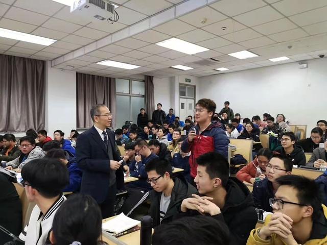 学术大咖新秀齐登场 学生站在教育C位——华中科技大学经济学院奏响课程育人“交响乐”