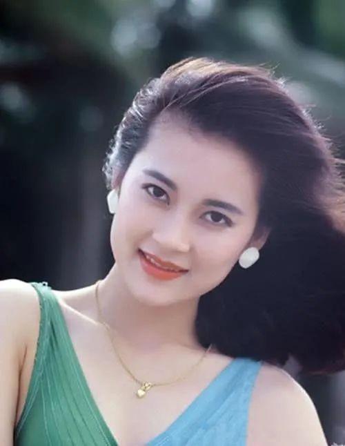 8位“岩女郎”今昔对比，有人依旧炙手可热，有人嫁豪门又离婚