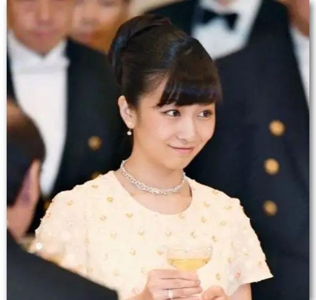日本皇室最美公主佳子，婚事一波三折，家族已不能再败声望了