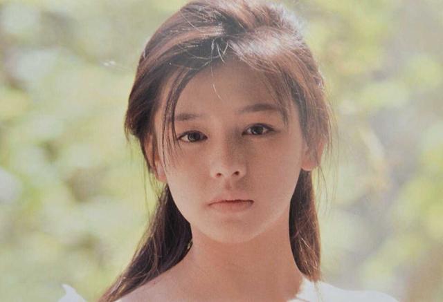 46岁徐若瑄大出血入院，术后照片曝光，当年19岁的她已经艳名远播