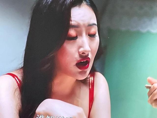 星辰大海：从白领到陪酒女再到被包养，阿香堕落的根源是什么？