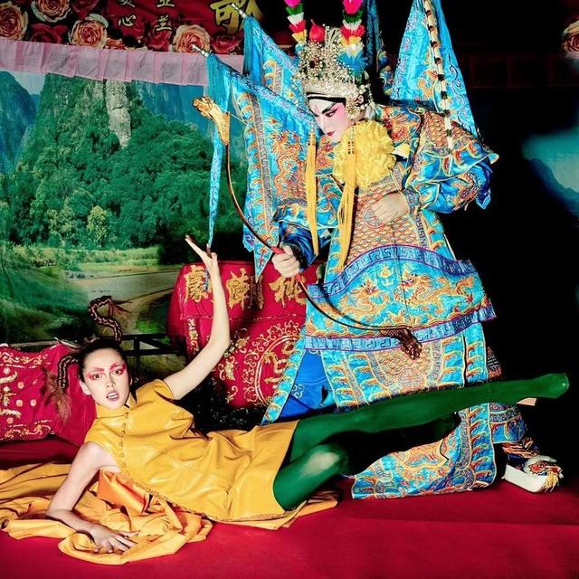 华人摄影师 Yu Tsai 拍摄了一组京剧主题的时尚大片