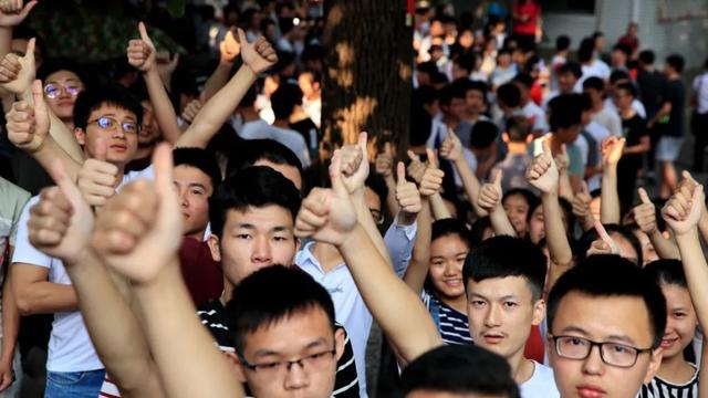 关注学生精神健康，香港和新加坡如何做？