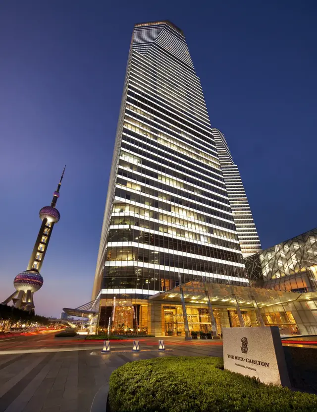 住浦东丽思卡尔顿云端景观房，看着东方明珠睡觉是什么感受？