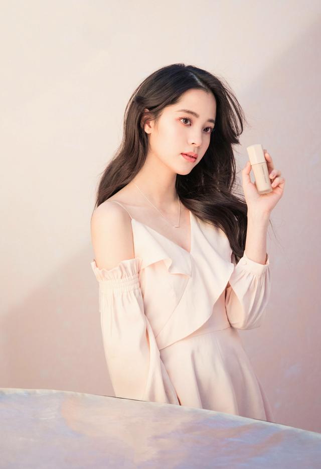 台湾表妹别哭，一起加油。来看看这些台湾艺人特别给力的爱国举动